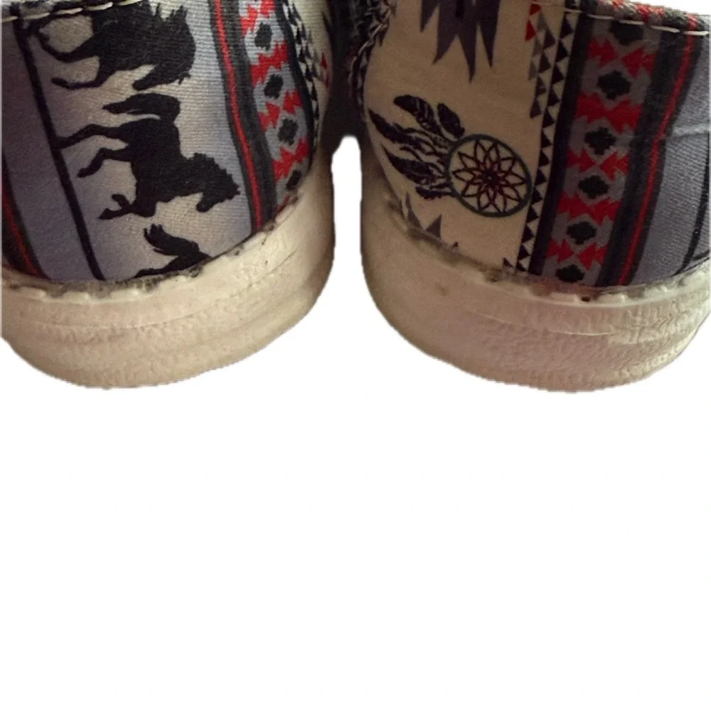 Stylish Kids Shoes with Patterned Design size 8 GUC